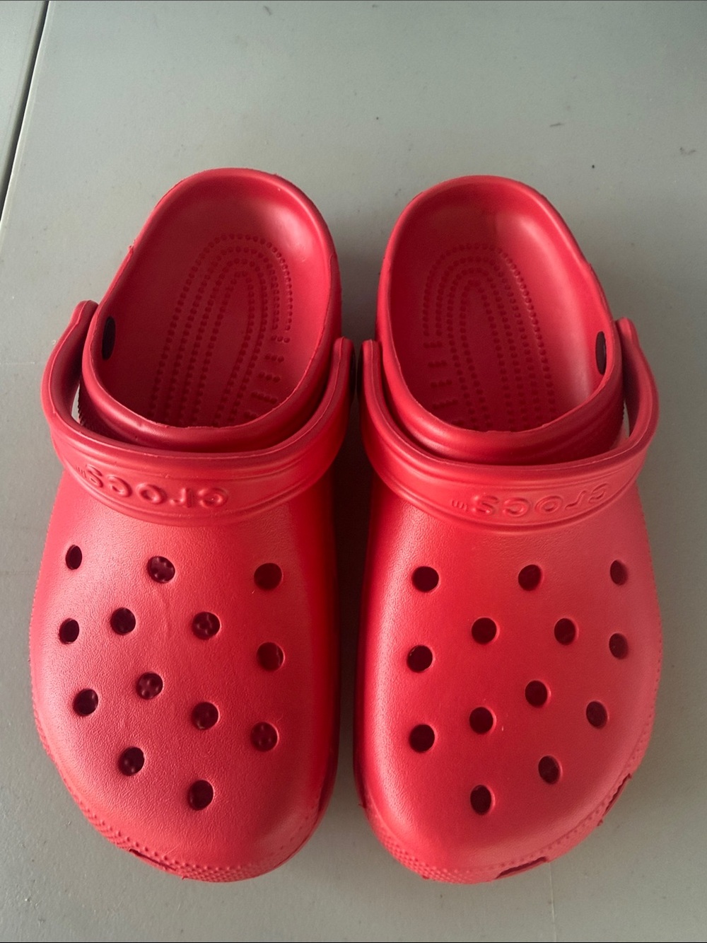 CROCS Classic Clog in Bright Red